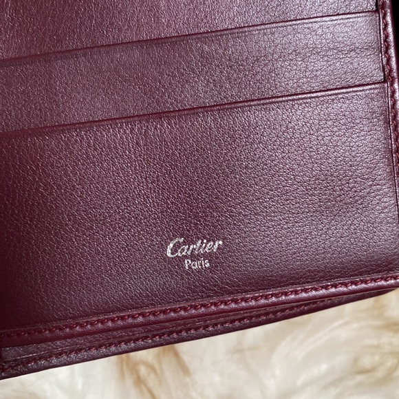Cartier Trifold Wallet in Patent Leather with unbranded multicolor chain - Picture 11 of 13